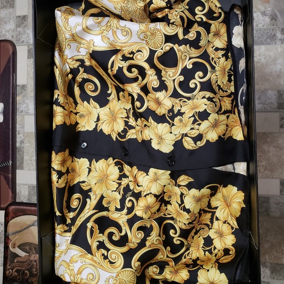 Versace Shirt - Picture 8 of 8